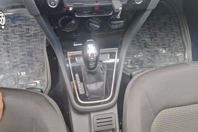 Used Volkswagen Bora 2013 1.6L Automatic Fashion Model