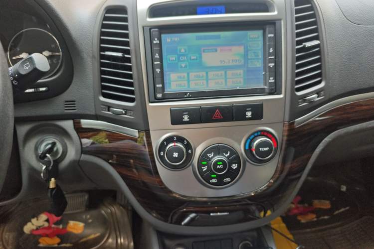 Used Hyundai Santa Fe Classic 2011 2.4 Comfort Edition 7-Seater Two-Wheel Drive