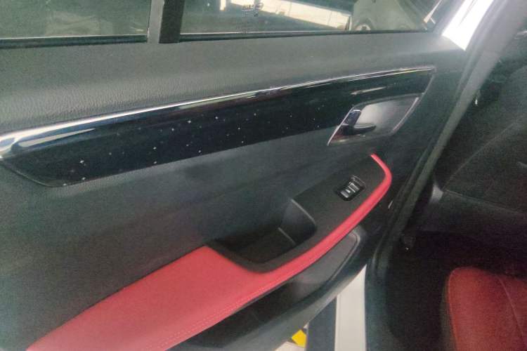 Used SWM G05 2022 PRO 1.5T DCT Luxury Model 7 Seats