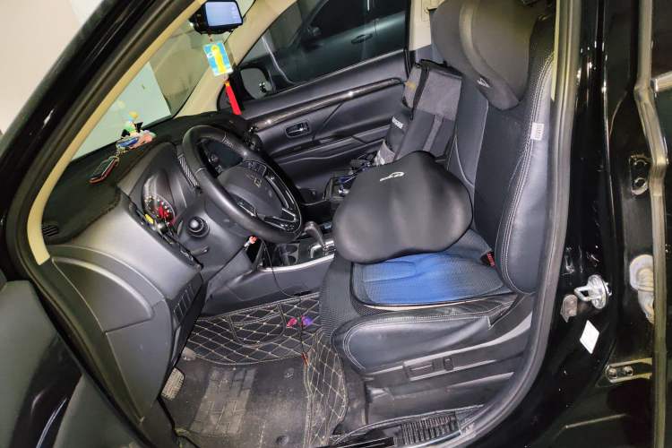 Used Mitsubishi Outlander 2017 2.0L Two-Wheel Drive Glory Edition 5 Seats Left Front Seat