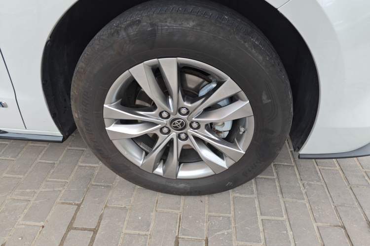 Used Toyota SIENNA 2021 2.5L Hybrid Ultimate Edition Right Front Wheel Hub