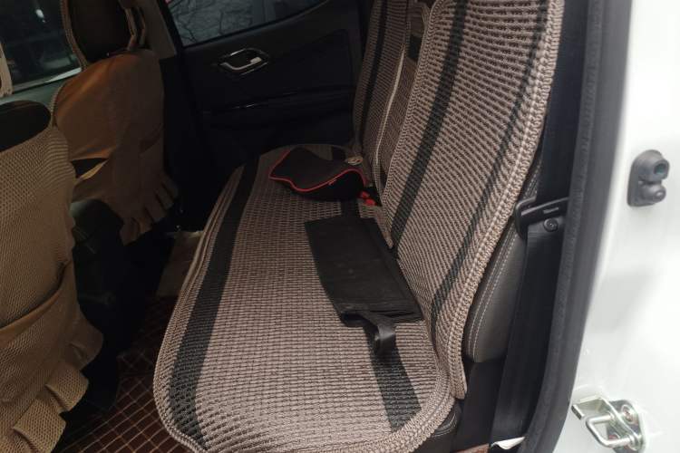 Used Isuzu D-MAX 2019 2.5T Four-Wheel Drive Automatic Luxury Version JE4D25Q5A
