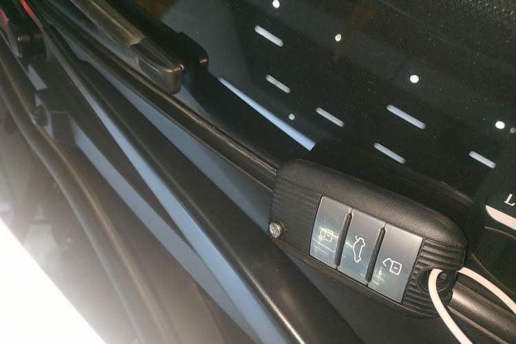 Used Roewe i6 2020 PLUS 1.6L CVT 4G Connected Glory Flagship Edition
