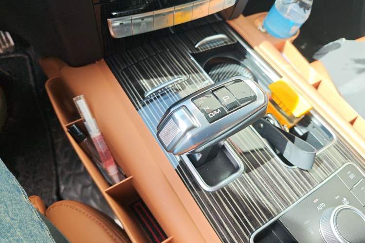 Used Haval H9 2022 2.0T Gasoline 4x4 Premium 5-Seater Gear Lever