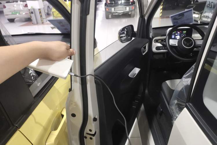 Used Wuling Hongguang MINIEV 2024 3rd Generation 215km Youth Edition