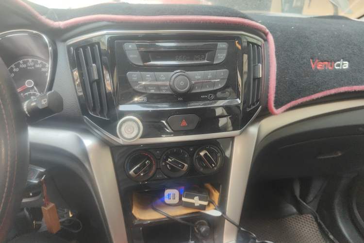 Used Venucia T70 2016 1.6L Manual Ruixing Edition Audio And AC Panel