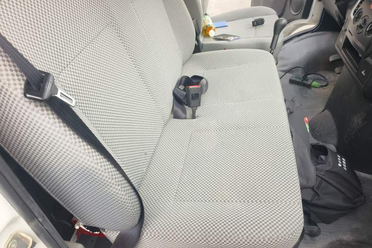 Used Iveco Daily 2021 2.5T V40 2-3 Seater Long Wheelbase Mid-Roof Design with Dual Side Sliding Doors