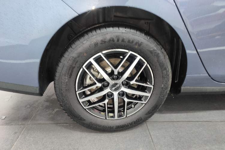 Used BYD Seal 05 DM-i 2025 DM-i Intelligent Drive 120KM Flagship Model Right Rear Wheel Hub