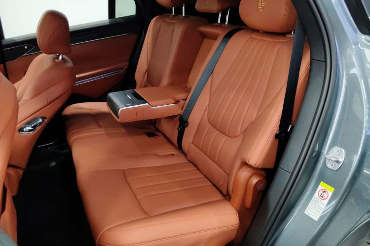 Used BYD Tang L 2025 DM 175KM Drone Player Edition Left Rear Seat