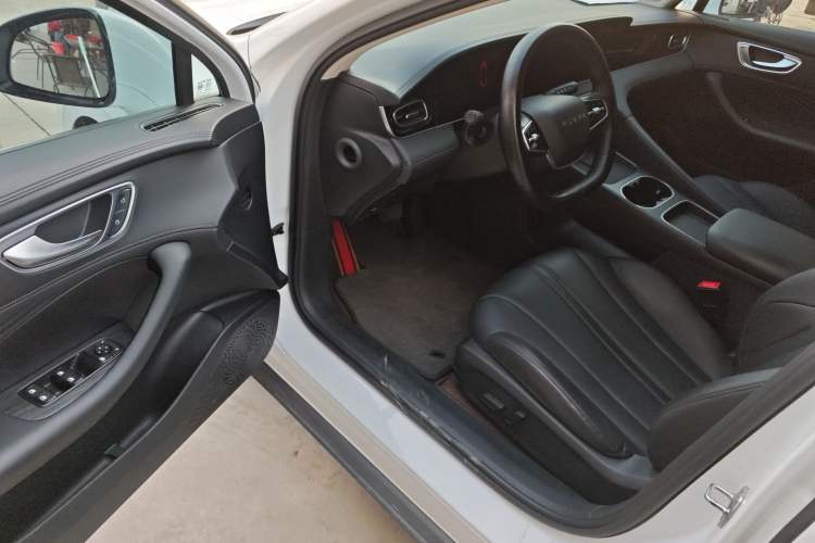 Used Roewe D7 2023 DMH 125km Superior Edition
