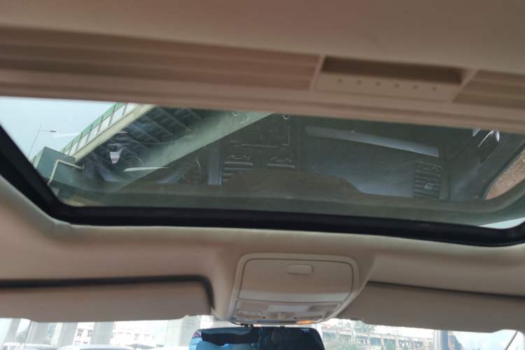 Used Volkswagen Sagitar 2011 1.6L Manual Comfort Version Headliner