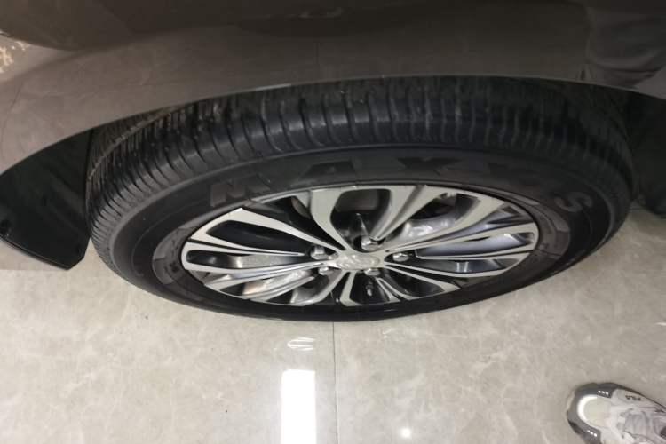 Used Buick GL8 2023 Facelifted Land Cruiser Executive Luxury Version
