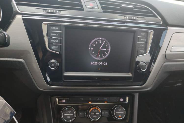 Used Volkswagen Touran 2018 Volkswagen Touran L 280TSI DSG Comfort Edition 7 Seats China VI Standard
