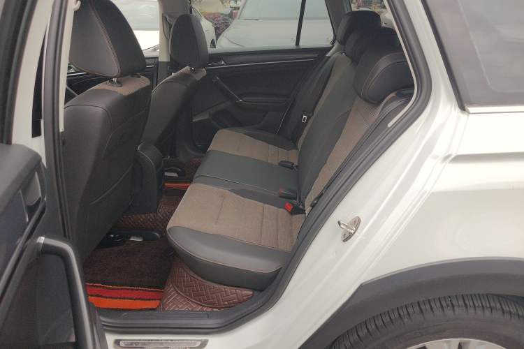 Used Volkswagen C-TREK 2017 230TSI DSG Comfort Version
