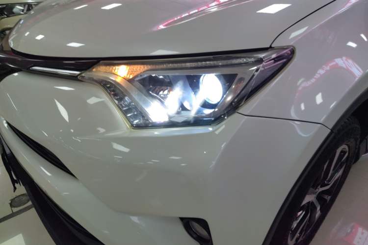 Used Toyota RAV4 2016 2.0L CVT Two-Wheel Drive Fashion Edition China V Standard