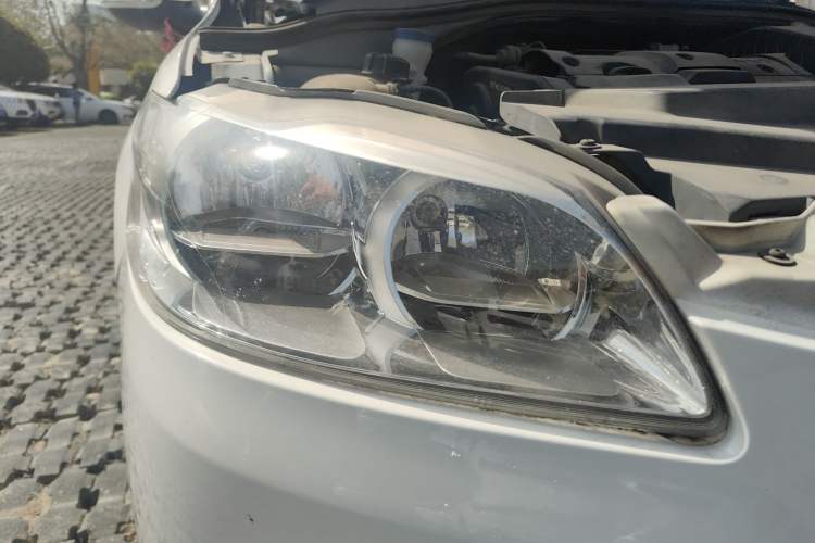 Used Peugeot 301 2016 1.6L Manual Comfort Edition Right Front Headlight