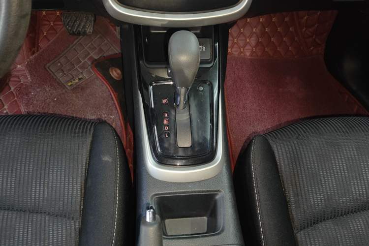 Used Nissan Tiida 2016 1.6L CVT Cool Dynamic Edition Gear Lever