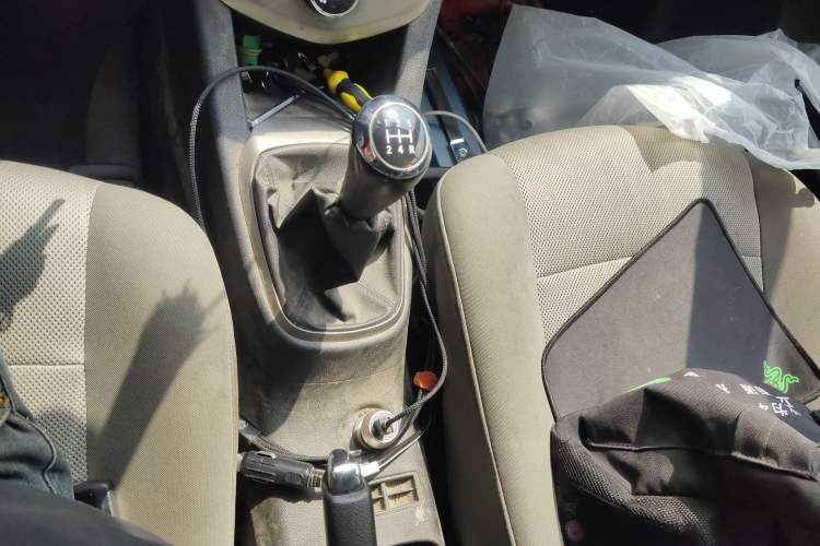 Used Chevrolet Aveo Sonic 2011 Sedan 1.4L Manual Transmission SE Gear Lever