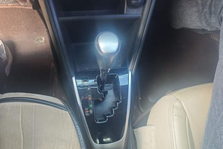 Used Toyota YARiS L Zhi Xiang 2017 1.5G CVT Xuan Dong Skyroof Edition Gear Lever