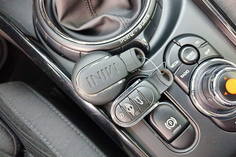 Used MINI Clubman 2016 Updated 1.5T COOPER Geek Edition Interior 1