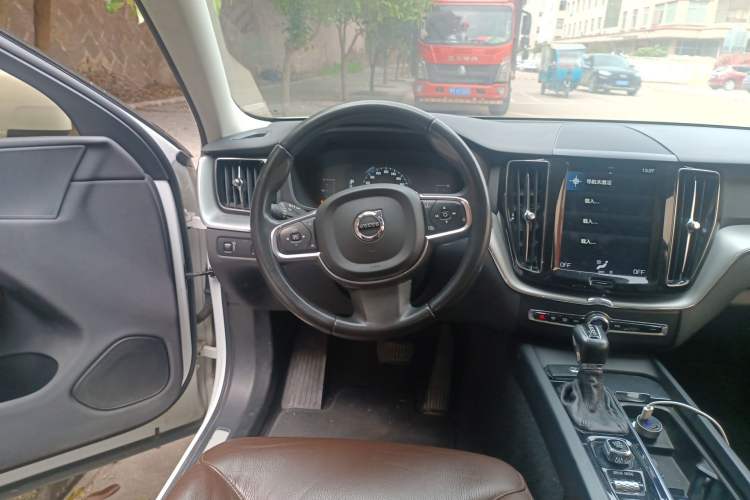 Used Volvo XC60 2020 T5 4x4 Zhiyi Luxury Edition
