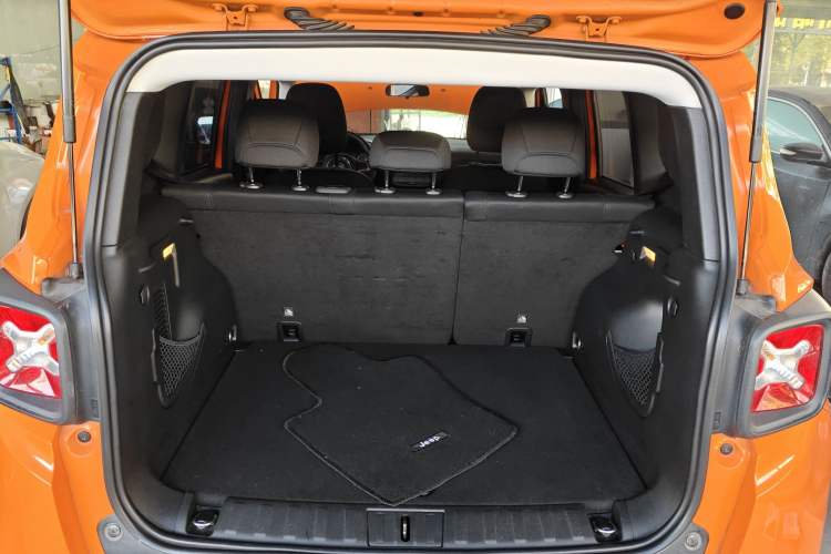 Used Jeep Renegade 2018 Connected Large Screen Version 180T Automatic High-Energy Edition