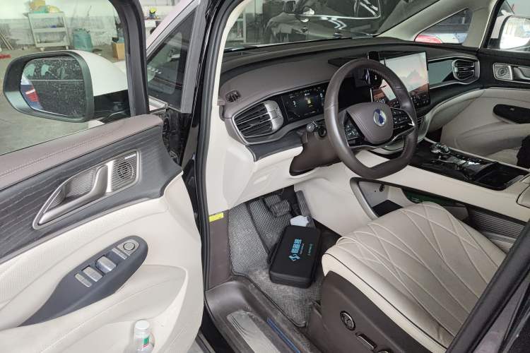 Used Denza D9 2024 DM-i 980 Four-Wheel Drive Flagship Model
