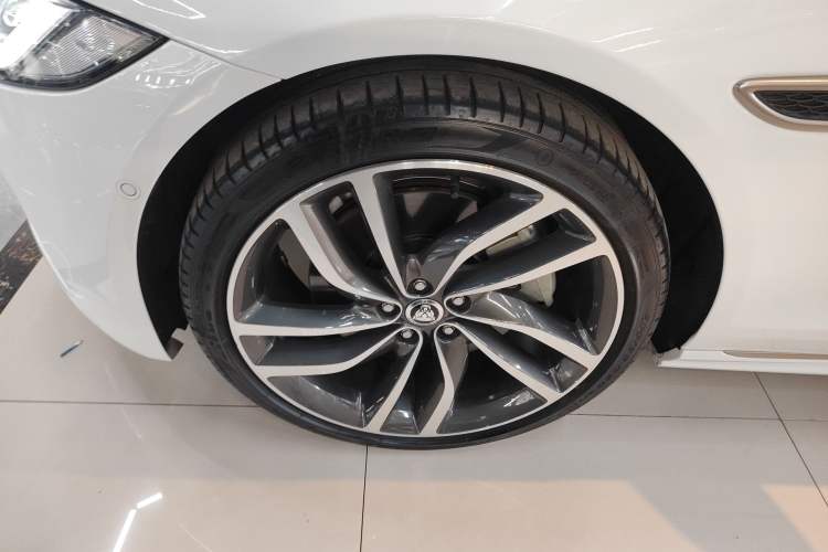 Used Jaguar XFL 2024 2.0T P300 Four-Wheel Drive Flagship Sport Gold Edition