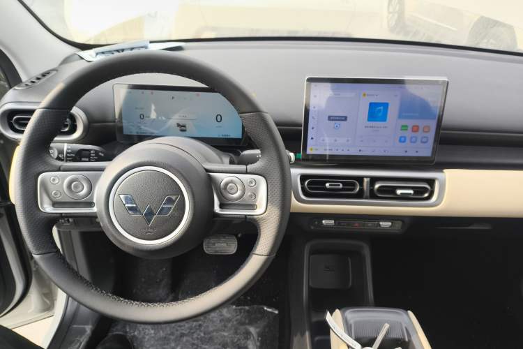 Used Wuling Bingo PLUS 2024 330 km Range Five-Seater Version
