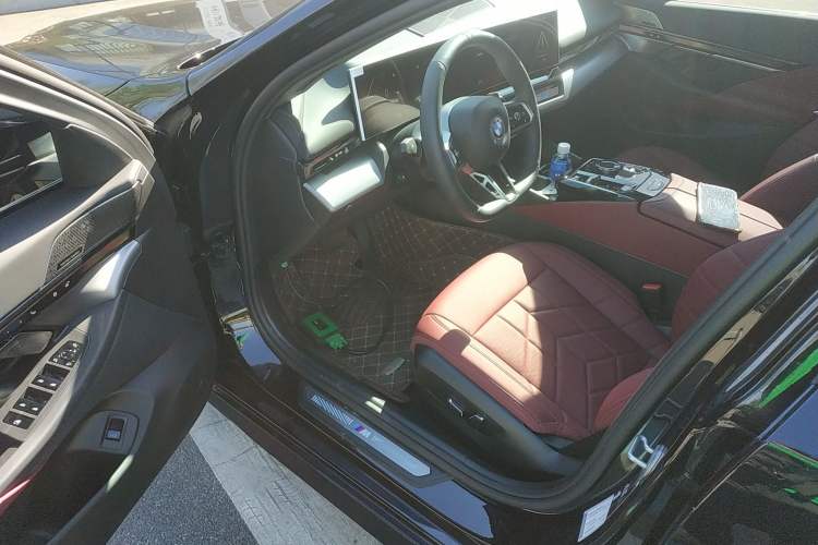 Used BMW 5 Series 2025 530Li Leading Model M Sport Package Driver Seat