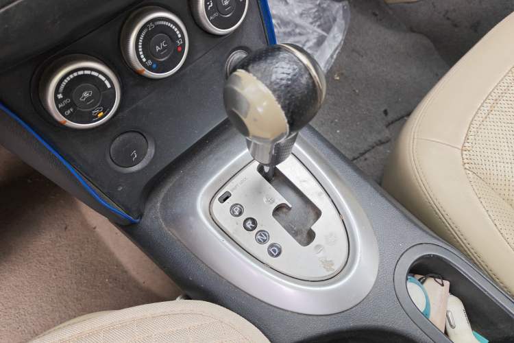 Used Nissan Qashqai 2011 2.0 XV Lea CVT 2WD Gear Lever