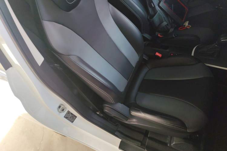 Used Roewe Clever 2022 311km QiQi BoBo Edition Right Front Seat