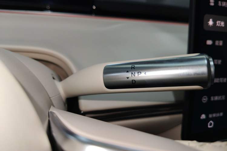 Used Hima Luxeed R7 2024 All-Electric 736 km Ultra Gear Lever