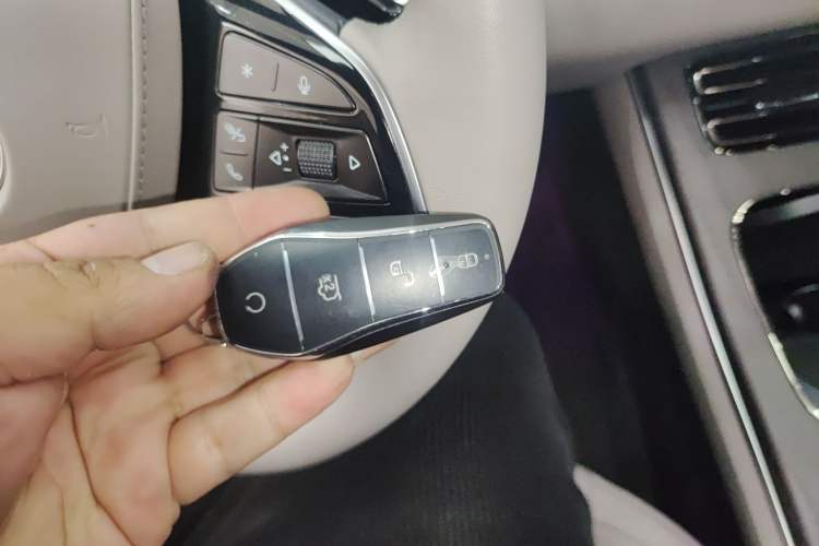 Used BYD Han 2025 DM-i Intelligent Driving Edition 125KM LiDAR Flagship Model Vehicle Key