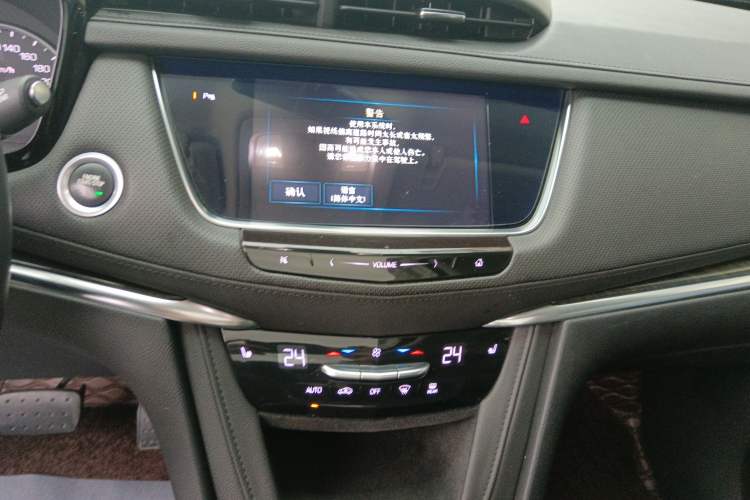 Used Cadillac XT5 2018 25T Luxury Model Audio And AC Panel