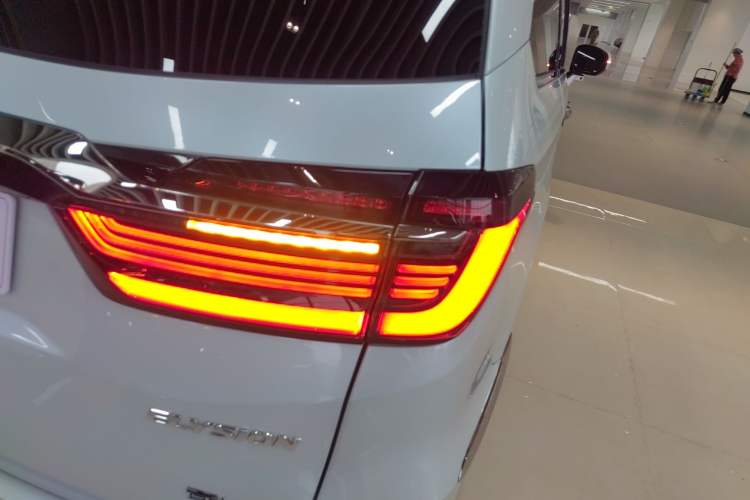 Used Honda Elysion 2024 2.0L eHEV Luxury Edition Right Rear Taillight