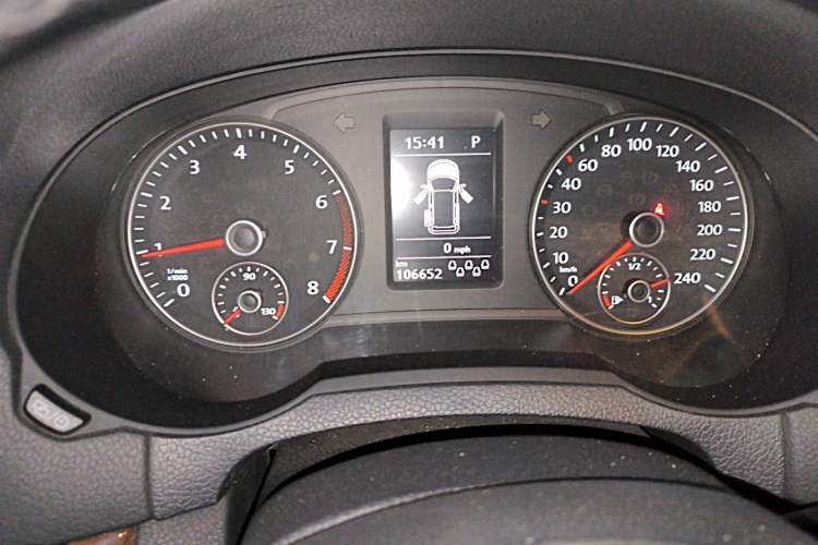 Used Volkswagen Sharan 2015 1.8TSI Comfort Model Odometer Close Up