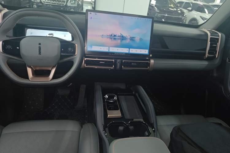 Used iCAR 03 2024 501km Four-wheel Drive Long-Range Advanced Version Center Console