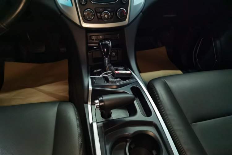 Used JMC Yusheng S350 2013 2.4T Automatic 2WD Diesel Luxury 7-Seater Gear Lever