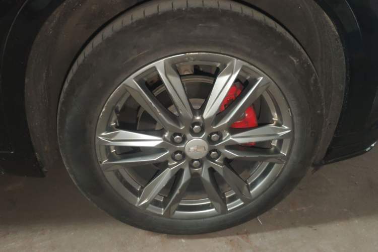 Used Cadillac XT6 2022 2.0T 7-Seater Two-Wheel Drive Luxury Version Right Front Wheel Hub