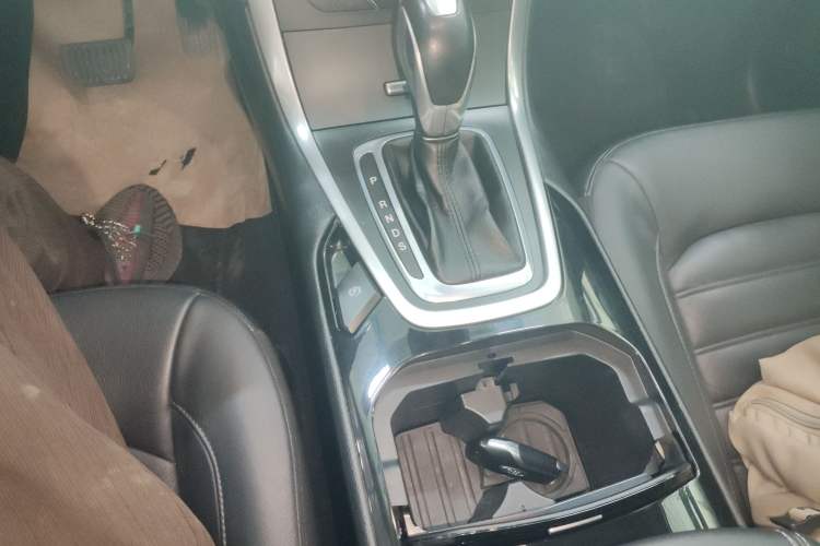 Used Ford Edge 2015 2.0T GTDi 4x4 High-Grade Model
