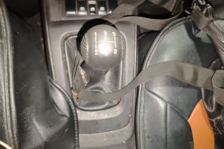 Used Chevrolet Sail 2013 Sedan 1.4L Manual - Youyi Happiness Edition Gear Lever