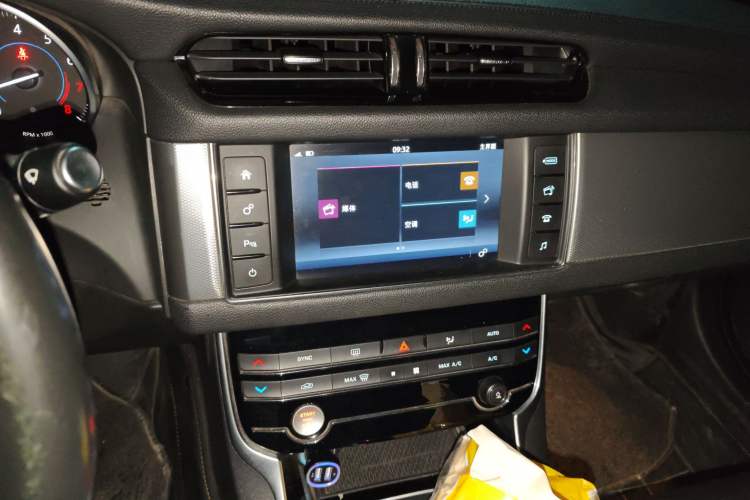 Used Jaguar XFL 2017 XFL 2.0T 200PS Windflower Edition Audio And AC Panel