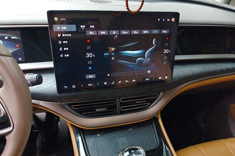 Used Denza D9 2022 DM-i 1040 Prestige Model