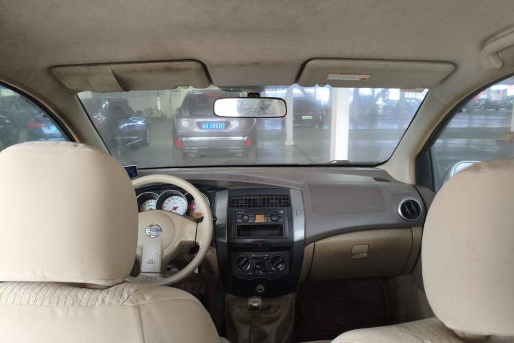 Used Nissan Livina 2010 Jingyue Edition 1.6L Manual All-Around Model Headliner