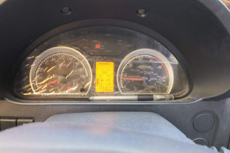 Used Dongfeng Yufeng 2018 2.5T Logistics Vehicle A100 Long Wheelbase Mid-Roof 5-9 Seater China V Emission Standard ZD25