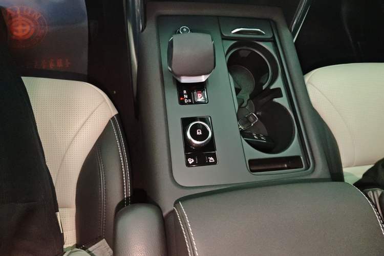 Used Land Rover Discovery 2021 360 PS R-Dynamic SE
