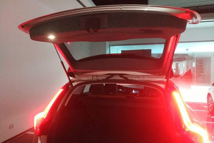 Used Volvo V60 2015 T5 Zhiyi Edition
