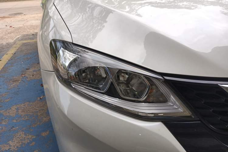 Used Nissan Tiida 2016 1.6L CVT Cool Dynamic Edition
