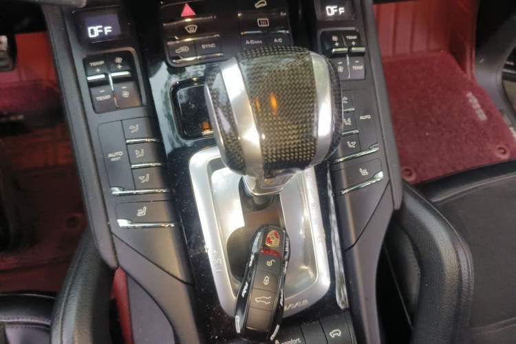 Used Porsche Cayenne 2016 Cayenne Platinum Edition 3.0T Gear Lever